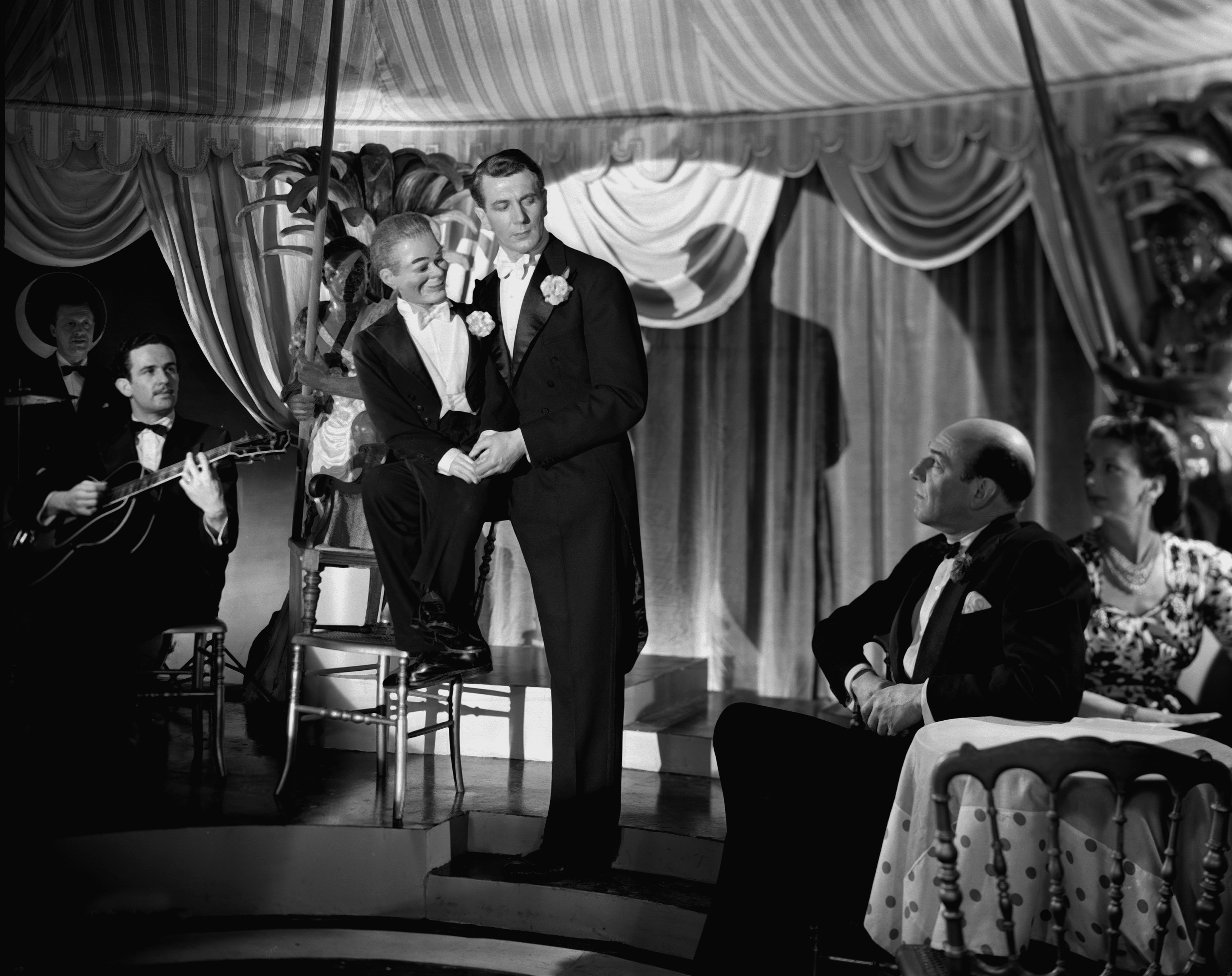 死亡之夜(1945)的剧照 死亡之夜(1945)的剧照