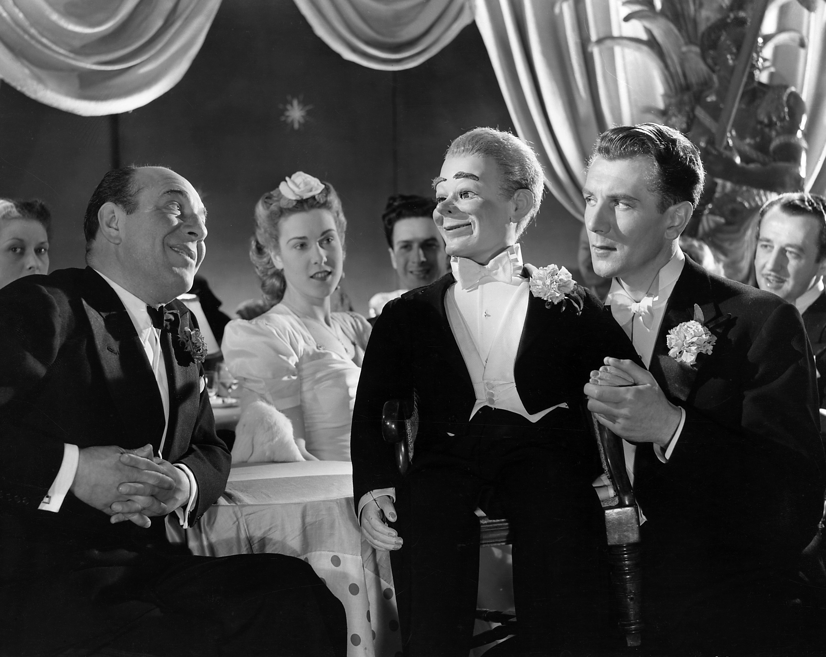 死亡之夜(1945)的剧照 死亡之夜(1945)的剧照