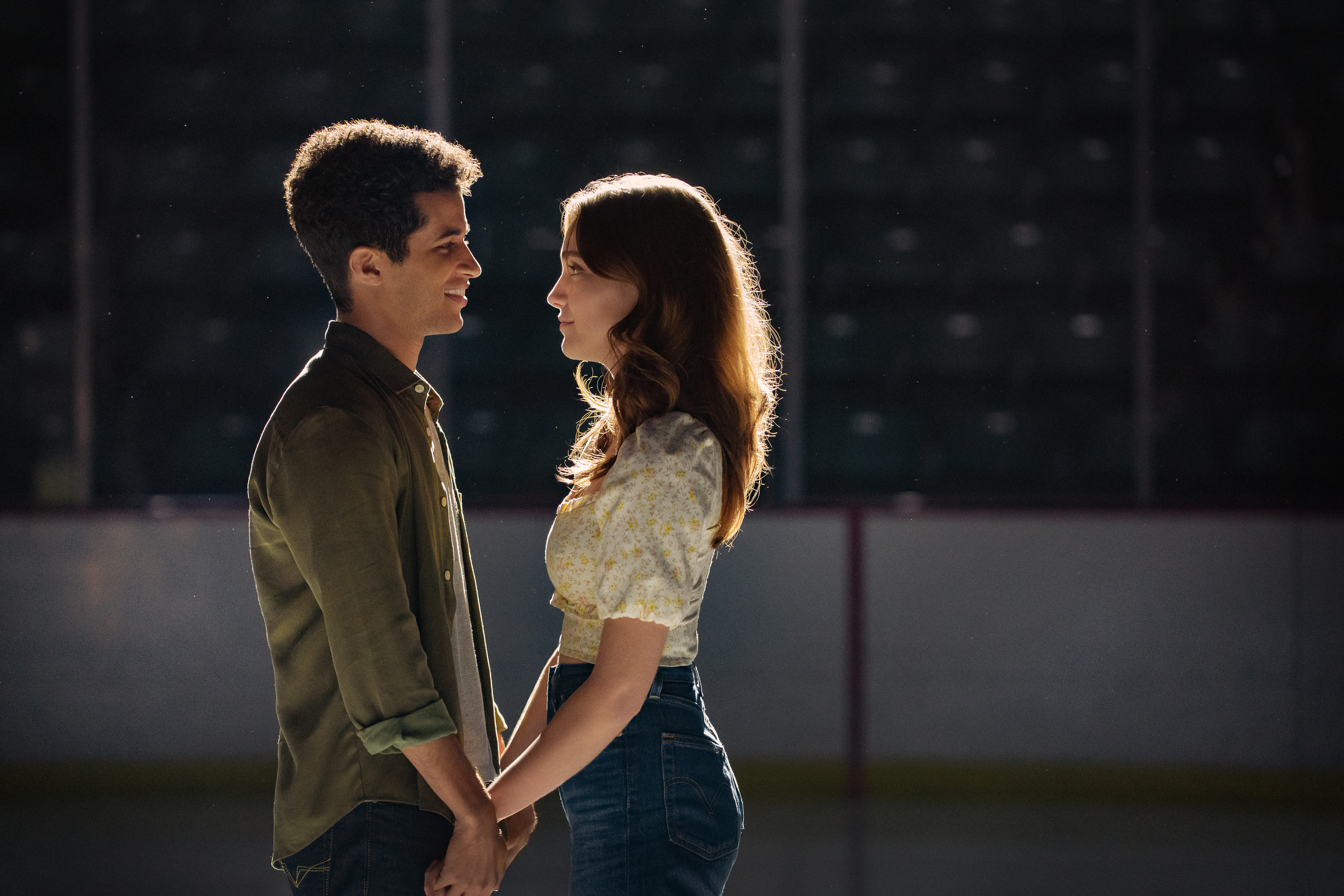 初识与告别之间(2022)的剧照 初识与告别之间(2022)的剧照