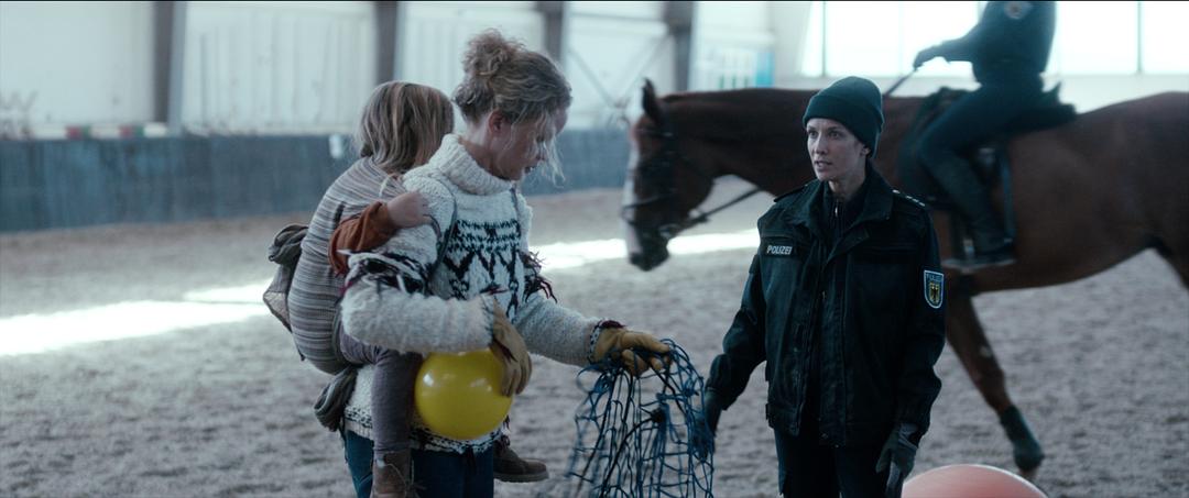 鹈鹕之血(2019)的剧照 鹈鹕之血(2019)的剧照