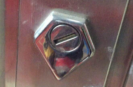 被胶水堵锁眼了怎么办4