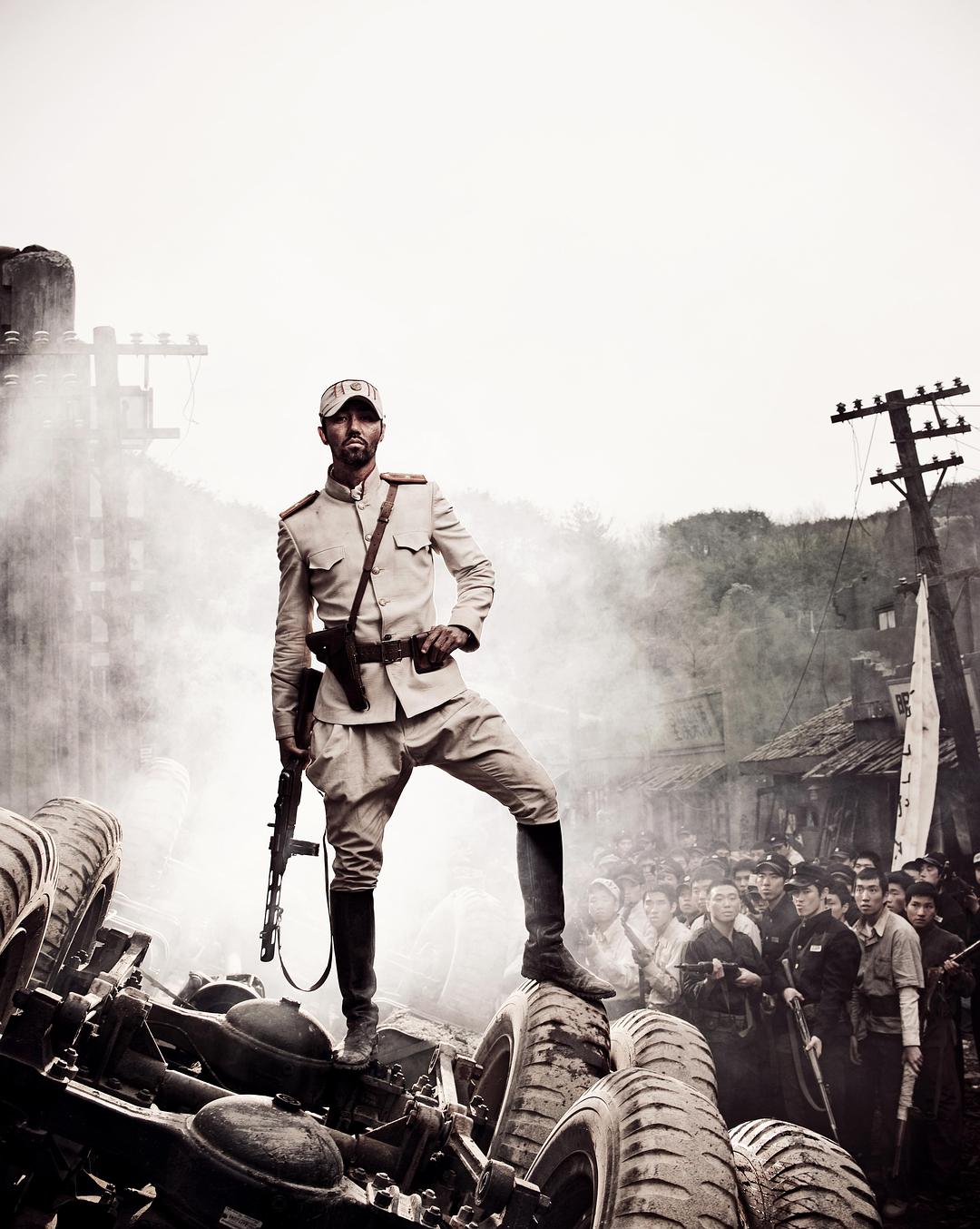 向着炮火(2010)的剧照 向着炮火(2010)的剧照