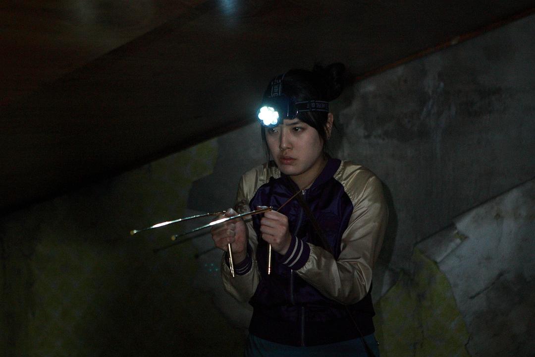 深入阴宅(2010)的剧照 深入阴宅(2010)的剧照