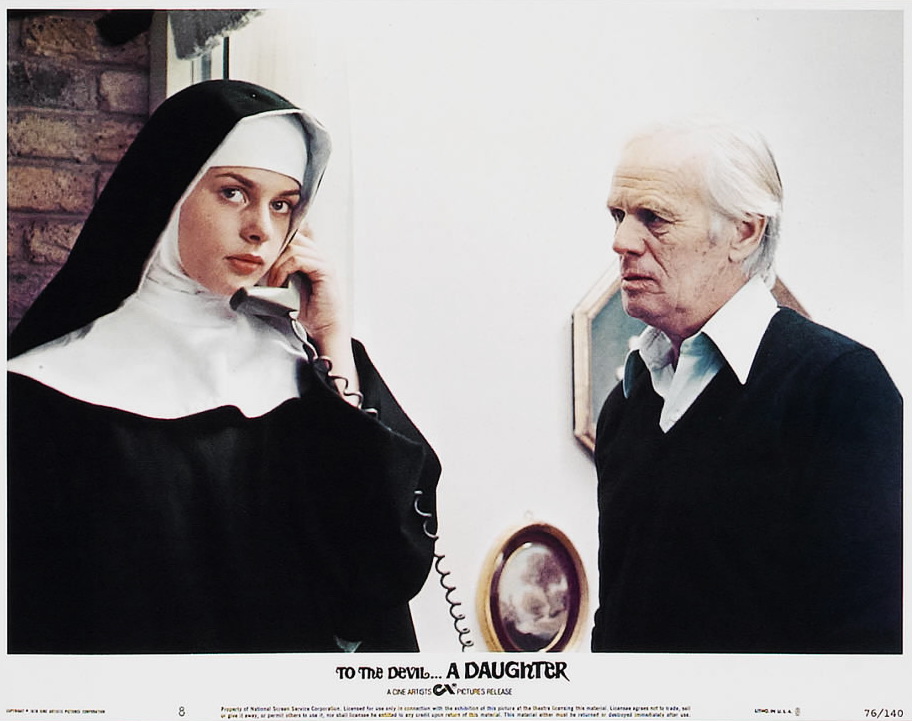 给魔鬼一个女儿(1976)的剧照 给魔鬼一个女儿(1976)的剧照