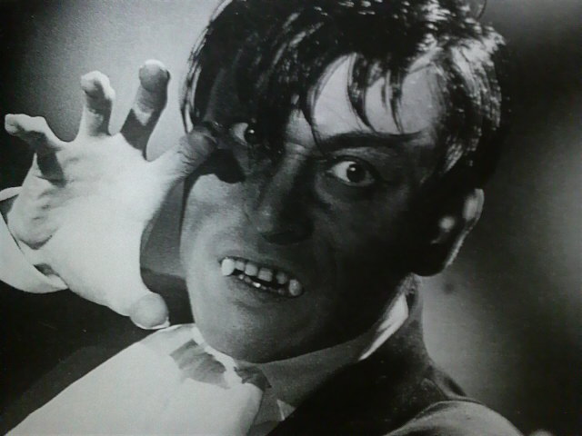 女吸血鬼
(1959)的剧照 女吸血鬼
(1959)的剧照