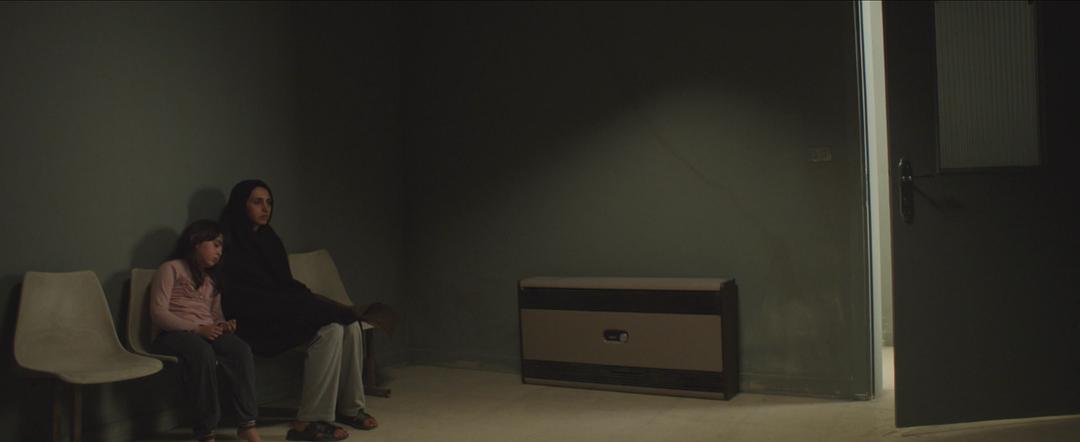 阴影之下(2016)的剧照 阴影之下(2016)的剧照