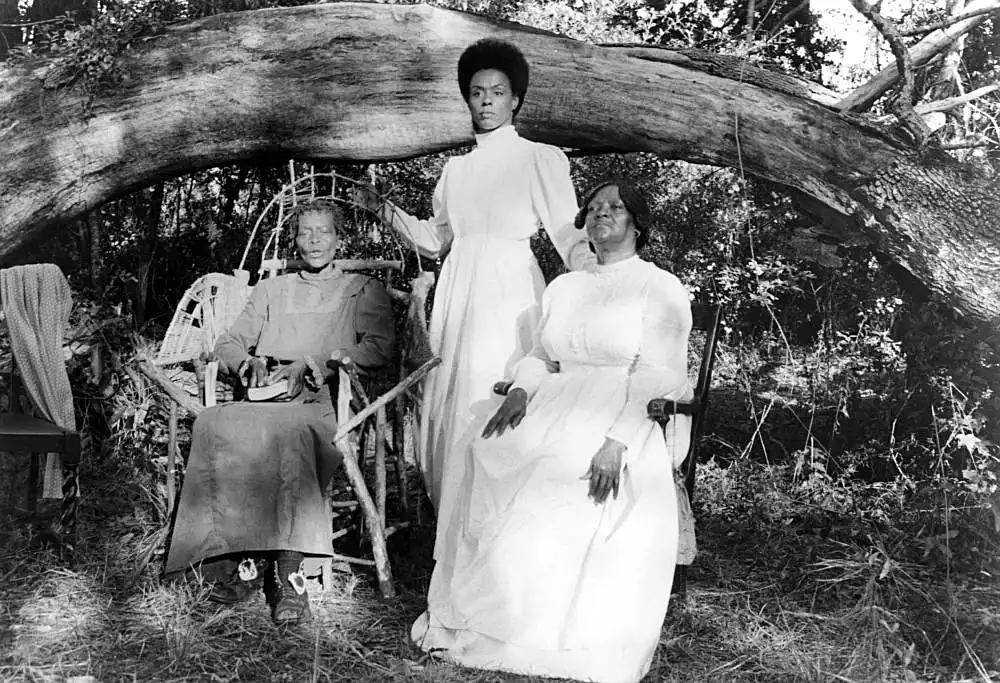 大地的女儿(1991)的剧照 大地的女儿(1991)的剧照