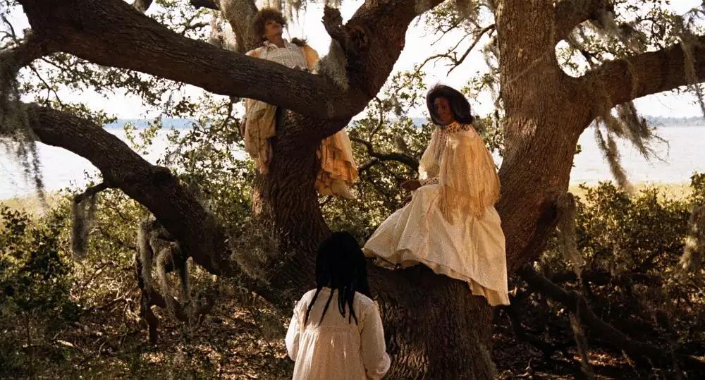 大地的女儿(1991)的剧照 大地的女儿(1991)的剧照