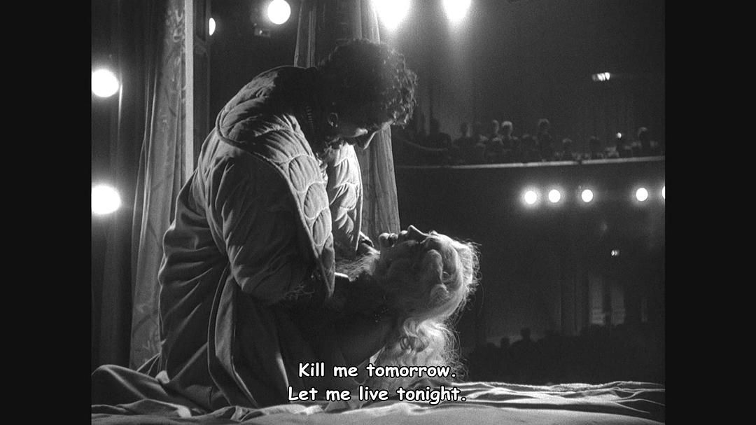 双重生活(1947)的剧照 双重生活(1947)的剧照