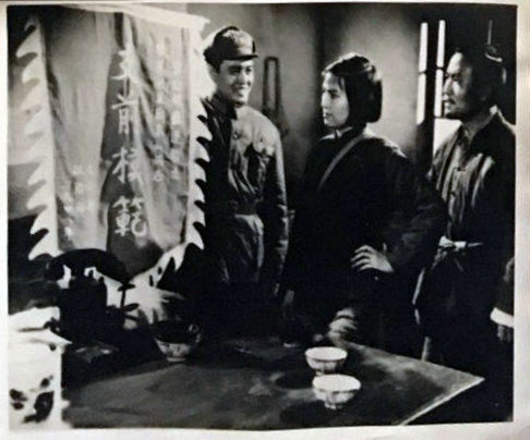 车轮滚滚
(1975)的剧照 车轮滚滚
(1975)的剧照