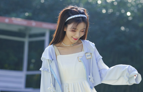 穿吊带裙会性感吗2