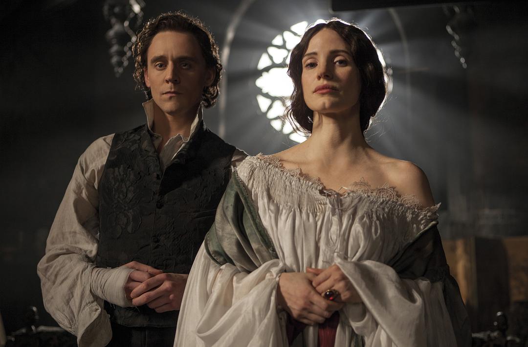 猩红山峰(2015)的剧照 猩红山峰(2015)的剧照