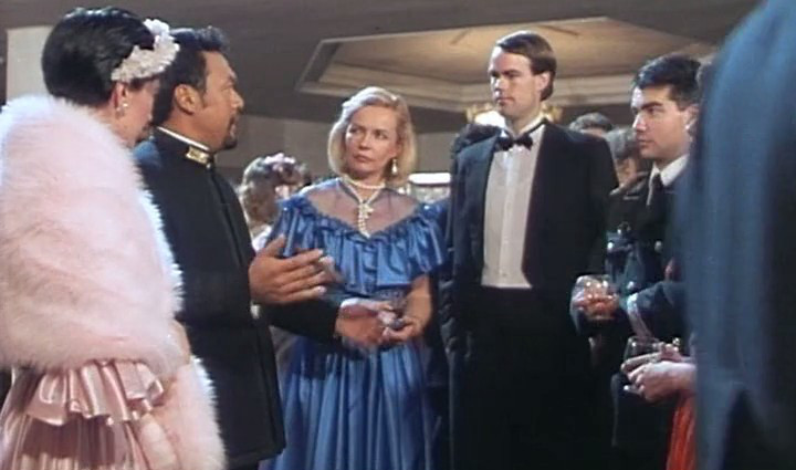 旗正飘飘(1987)的剧照 旗正飘飘(1987)的剧照