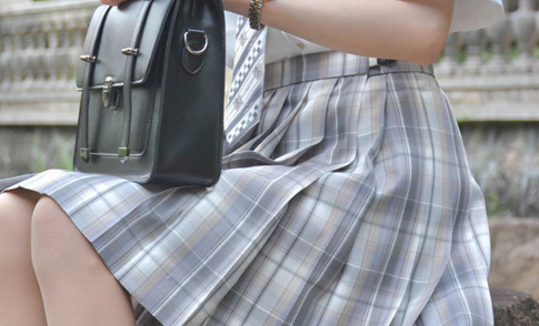 jk裙子的拉链在前面还是在后面2