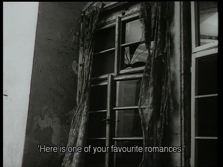 鄂榭府崩溃记(1982)的剧照 鄂榭府崩溃记(1982)的剧照