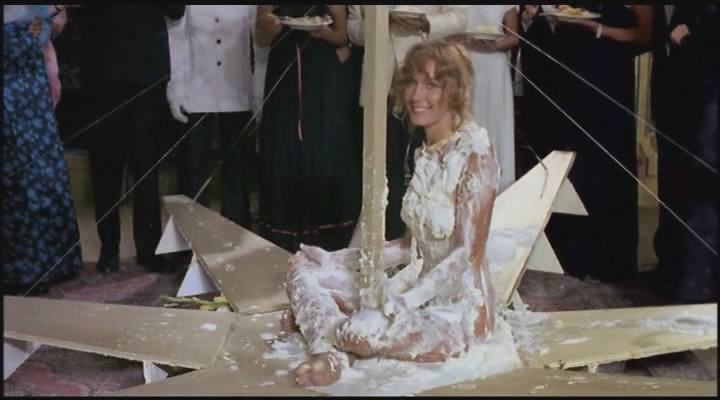 艾曼妞在美国(1977)的剧照 艾曼妞在美国(1977)的剧照