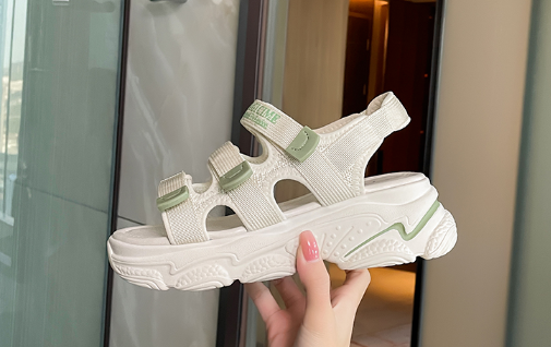 凉鞋走路的时候有带气的声音怎么回事2