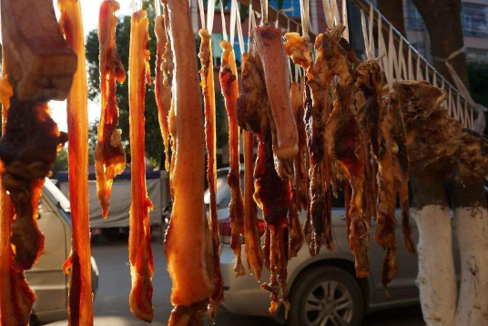 腊肉表面起白色的霉怎么处理2