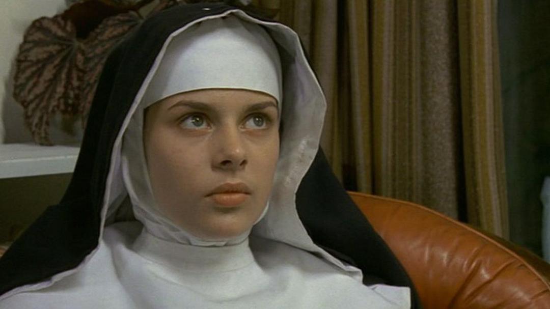 给魔鬼一个女儿(1976)的剧照 给魔鬼一个女儿(1976)的剧照