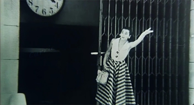 不脱袜的人(1989)的剧照 不脱袜的人(1989)的剧照