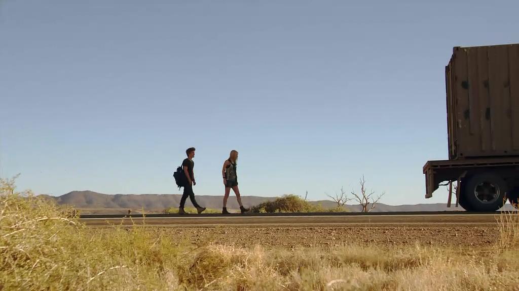 公路列车(2010)的剧照 公路列车(2010)的剧照