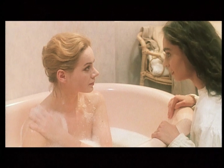 持玫瑰花的军官(1987)的剧照 持玫瑰花的军官(1987)的剧照