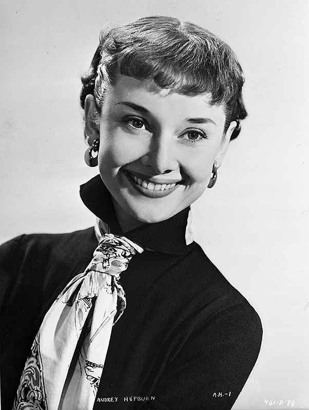 双姝艳(1952)的剧照 双姝艳(1952)的剧照