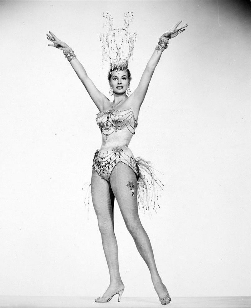 艺术家与模特(1955)的剧照 艺术家与模特(1955)的剧照