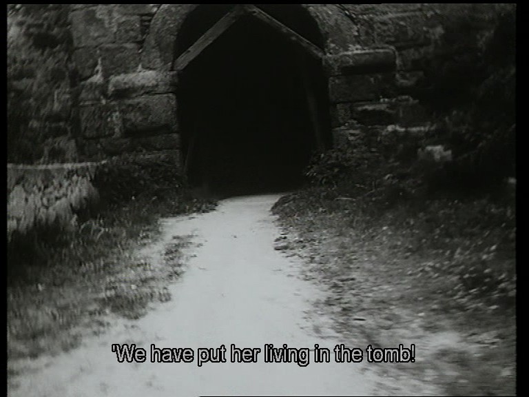 鄂榭府崩溃记(1982)的剧照 鄂榭府崩溃记(1982)的剧照