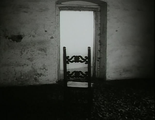 鄂榭府崩溃记(1982)的剧照 鄂榭府崩溃记(1982)的剧照