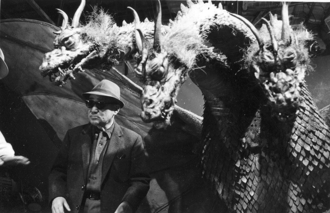 圆谷英二 圆谷英二