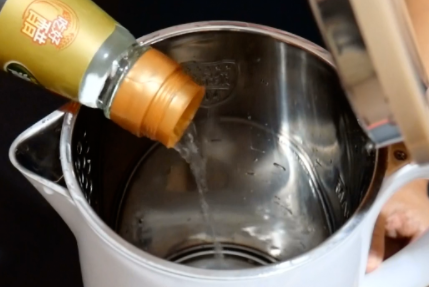 又厚又硬的水垢怎样去除2