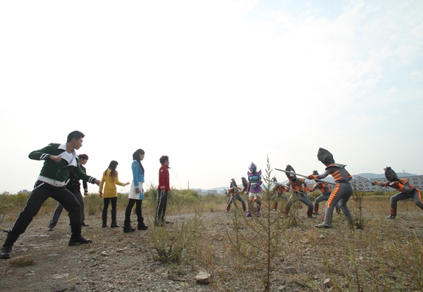 巨神战击队
(2012)的剧照 巨神战击队
(2012)的剧照