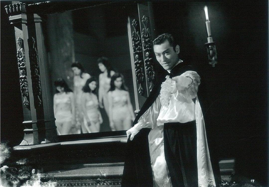 女吸血鬼
(1959)的剧照 女吸血鬼
(1959)的剧照