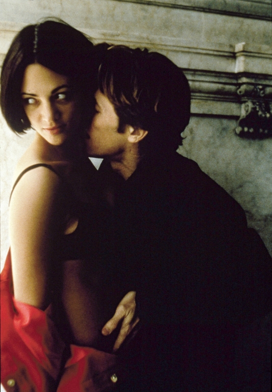 新玫瑰旅馆(1998)的剧照 新玫瑰旅馆(1998)的剧照