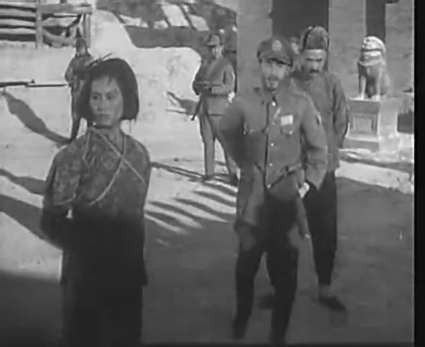 刘胡兰
(1950)的剧照 刘胡兰
(1950)的剧照