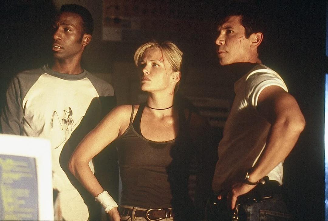 蝙蝠(1999)的剧照 蝙蝠(1999)的剧照