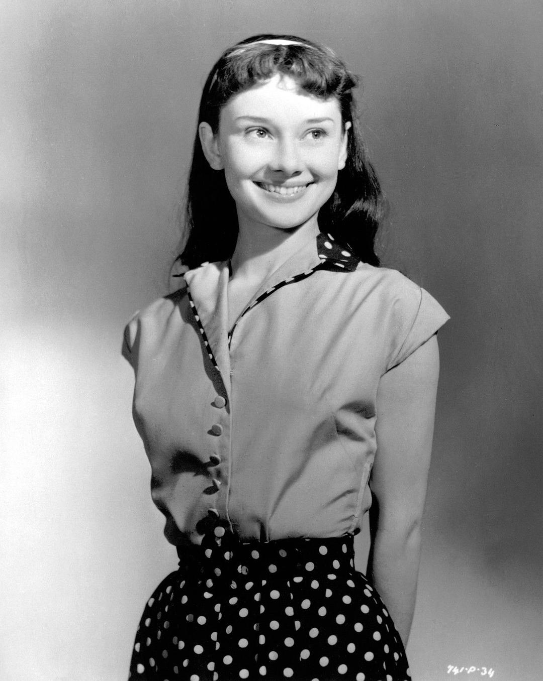 双姝艳(1952)的剧照 双姝艳(1952)的剧照