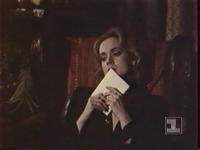 持玫瑰花的军官(1987)的剧照 持玫瑰花的军官(1987)的剧照