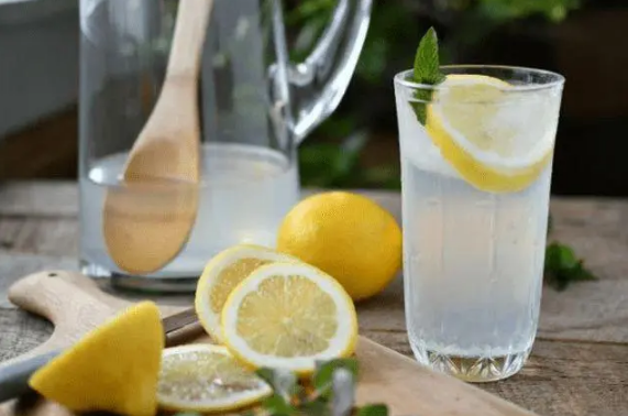 嗓子疼喝柠檬水管用吗2