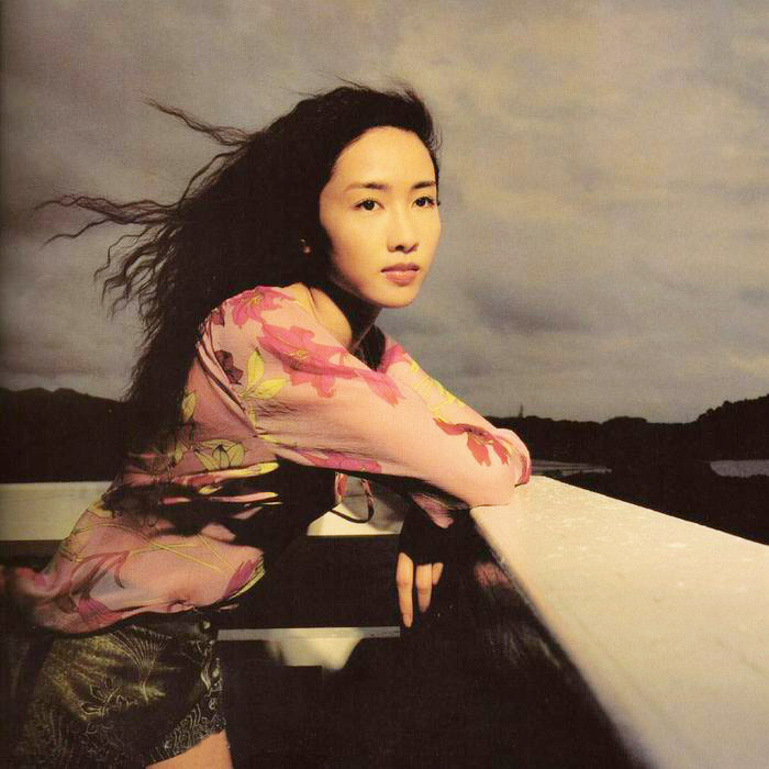 恋战冲绳(2000)的剧照 恋战冲绳(2000)的剧照