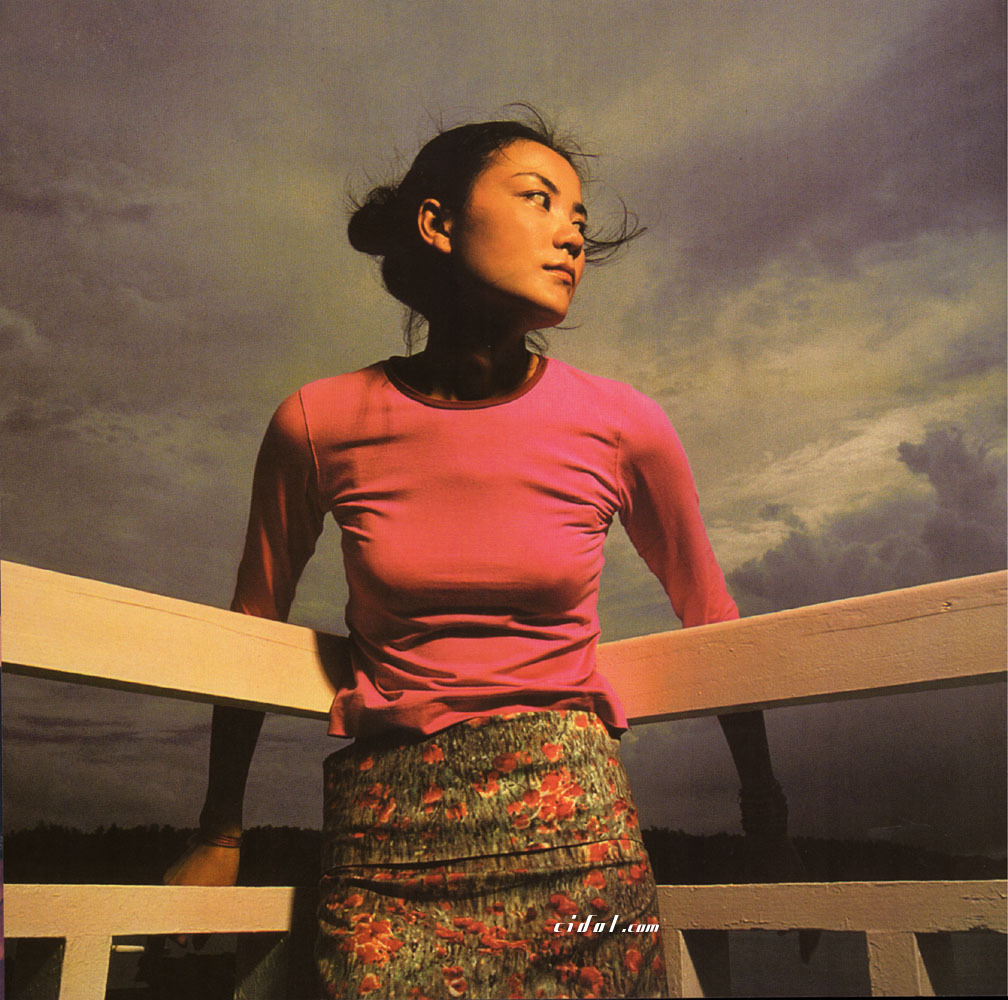 恋战冲绳(2000)的剧照 恋战冲绳(2000)的剧照