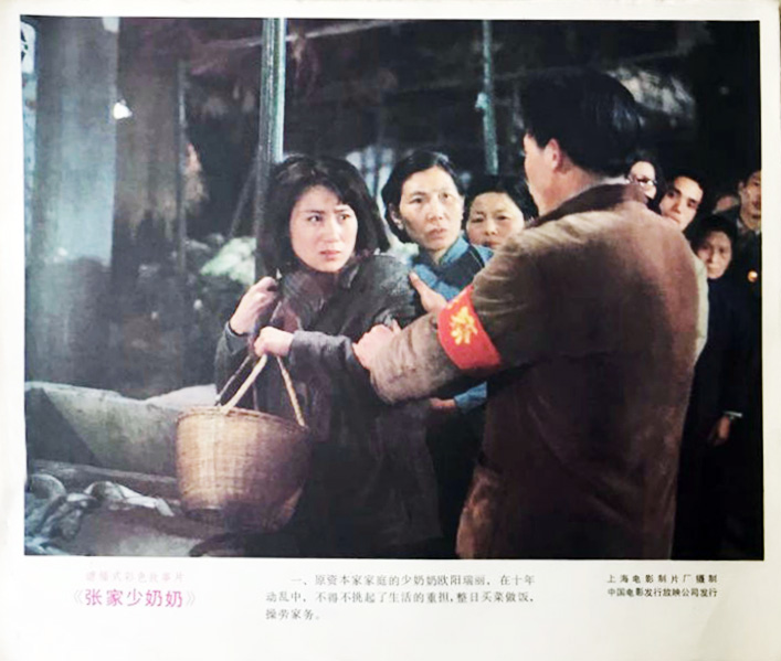 张家少奶奶
(1985)的剧照 张家少奶奶
(1985)的剧照