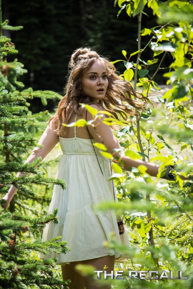 不速星客(2017)的剧照 不速星客(2017)的剧照