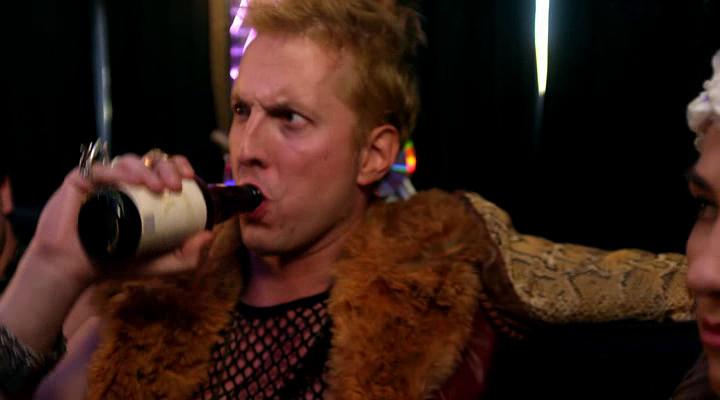 去地狱的派对巴士(2017)的剧照 去地狱的派对巴士(2017)的剧照