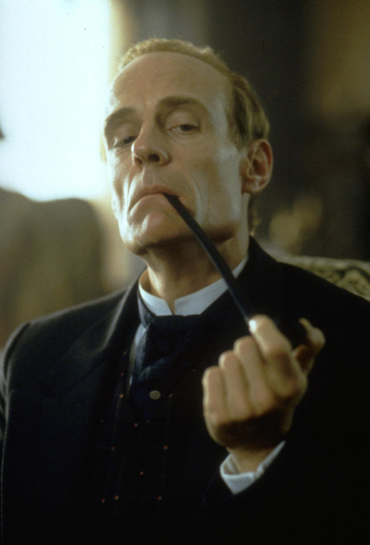 巴斯克维尔的猎犬(2000)的剧照 巴斯克维尔的猎犬(2000)的剧照