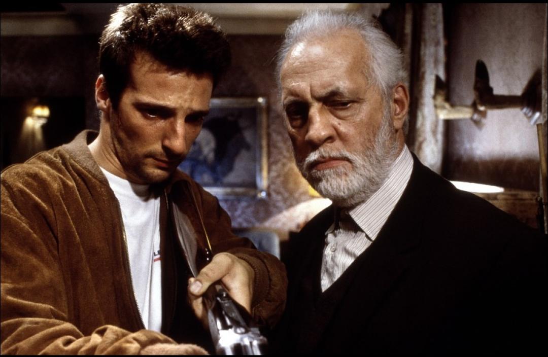 接班人(s)
(1997)的剧照 接班人(s)
(1997)的剧照