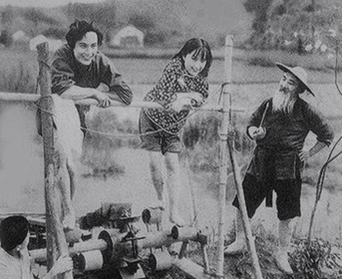 火山情血
(1932)的剧照 火山情血
(1932)的剧照