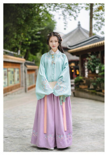 汉服袄裙