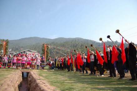 大姚昙华举办彝族插花节